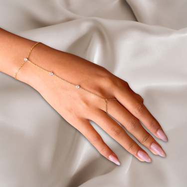 Clara Hand Ring